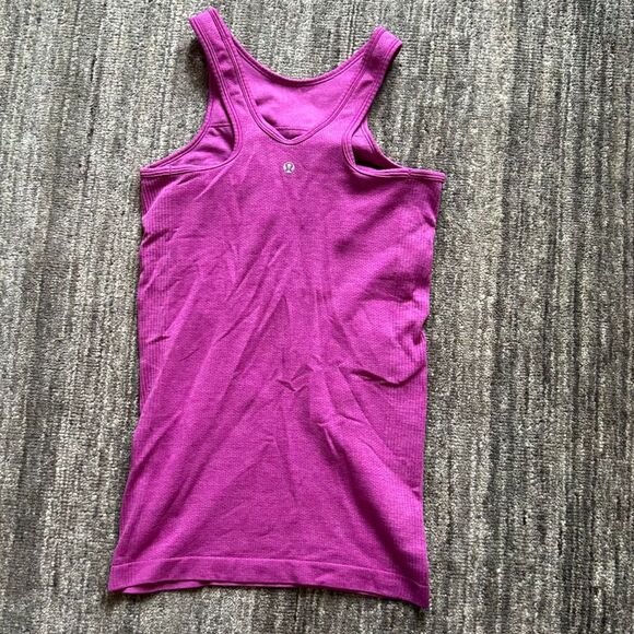 Lululemon Seamlessly Covered Tank in Heathered Ultra Violet, Size 6 - Picture 3 of 6